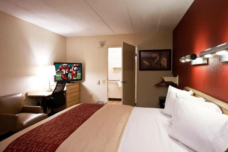 Red Roof Inn Detroit - Dearborn-Greenfield Village Экстерьер фото
